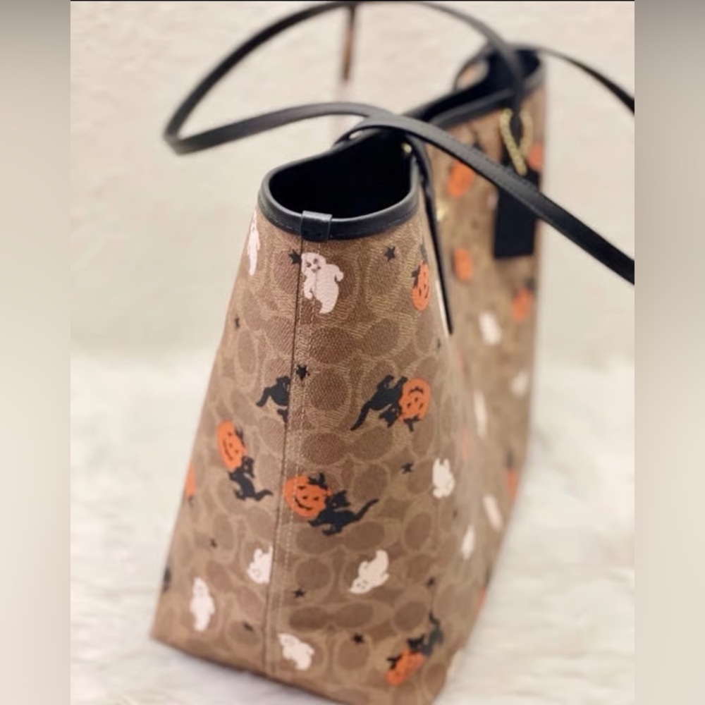Coach 2024 Halloween City Tote - Picture 5 of 7